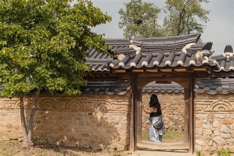 ¡Sumérgete en la historia ancestral en el Pueblo de Hahoe Folk Village! Una joya tradicional coreana