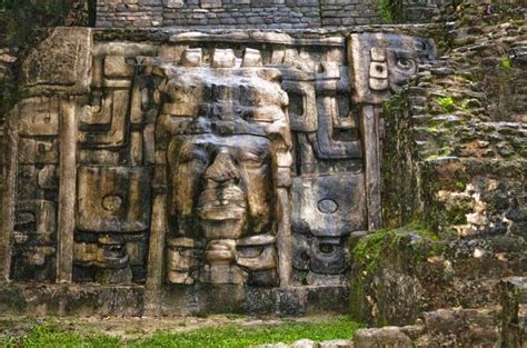 ¡Sumérgete en la historia y la belleza del Templo de la Compadecida Guias Solitaria!