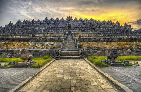 El Monumento Mandala! Una Obra Maestra de Arquitectura y Espiritualidad en Yogyakarta