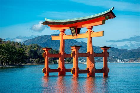 El Santuario de Itsukushima: Un portal mágico a la historia y la belleza natural