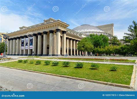  El Teatro de la Ópera y Ballet de Novosibirsk: ¡Un santuario de la música y el arte!