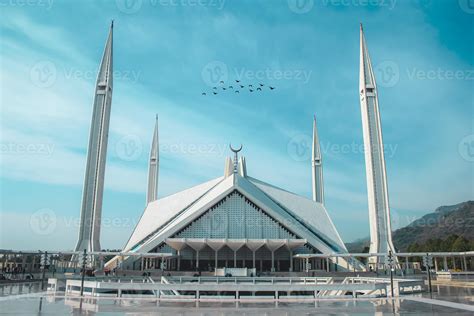  La Mezquita Shah Faisal: Una maravilla arquitectónica en la bulliciosa ciudad de Islamabad!